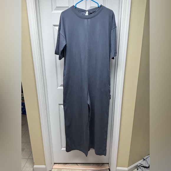 ASOS Design Oversized Gray T-Shirt Jumpsuit | Pockets | Size US 6 - Picture 3 of 12